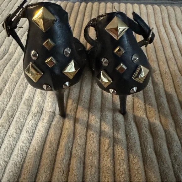 Elegant Black High Heels by Bakers - Picture 2 of 8